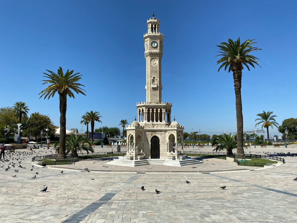 İzmir konak saat kulesi