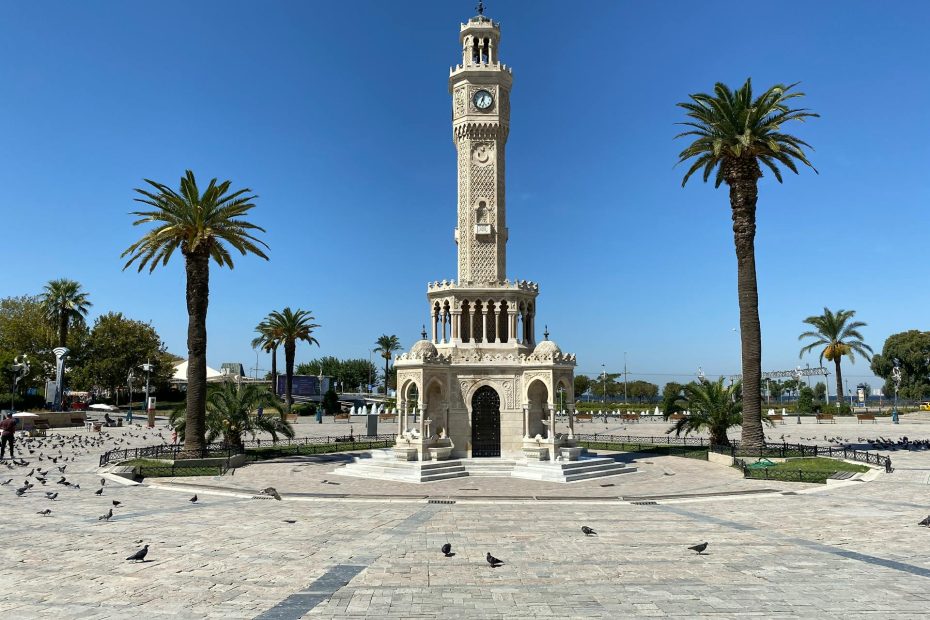 İzmir konak saat kulesi