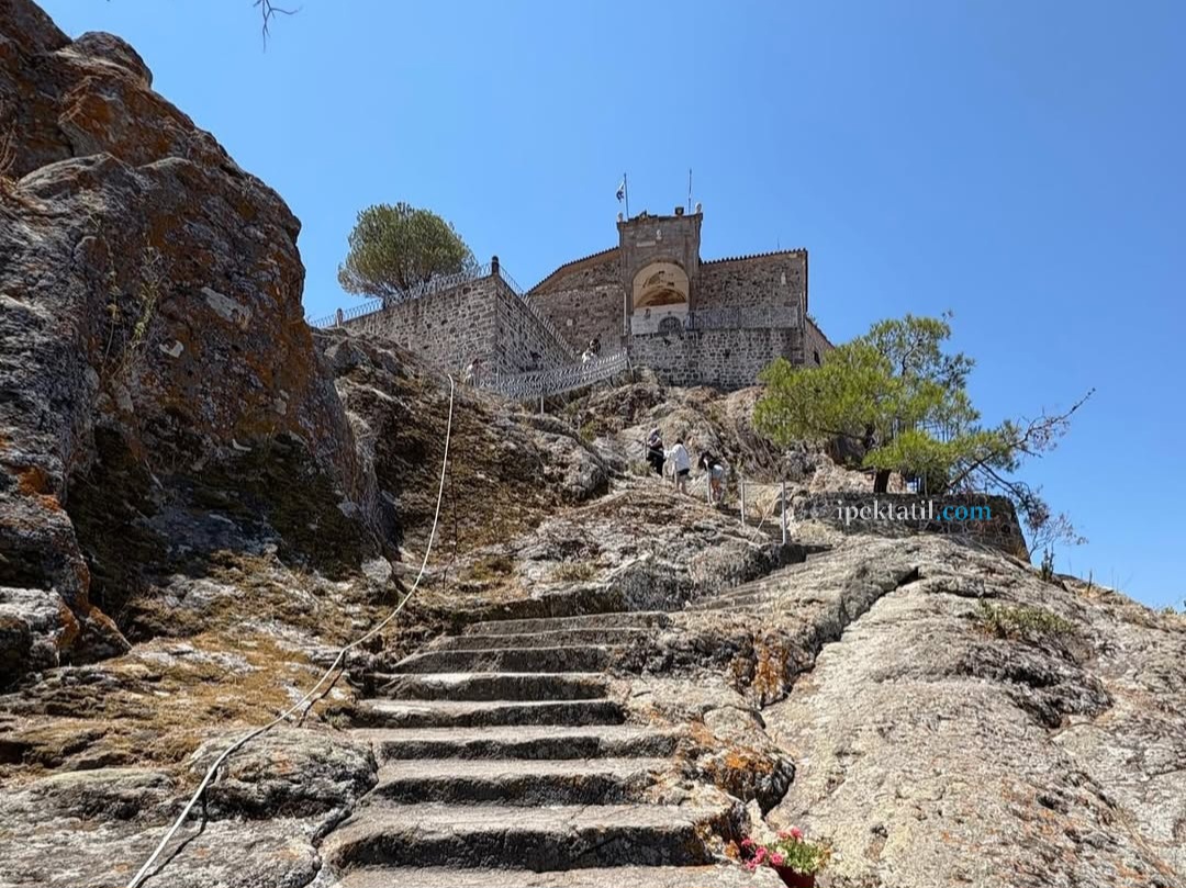 Panagia Glykofilousa petra