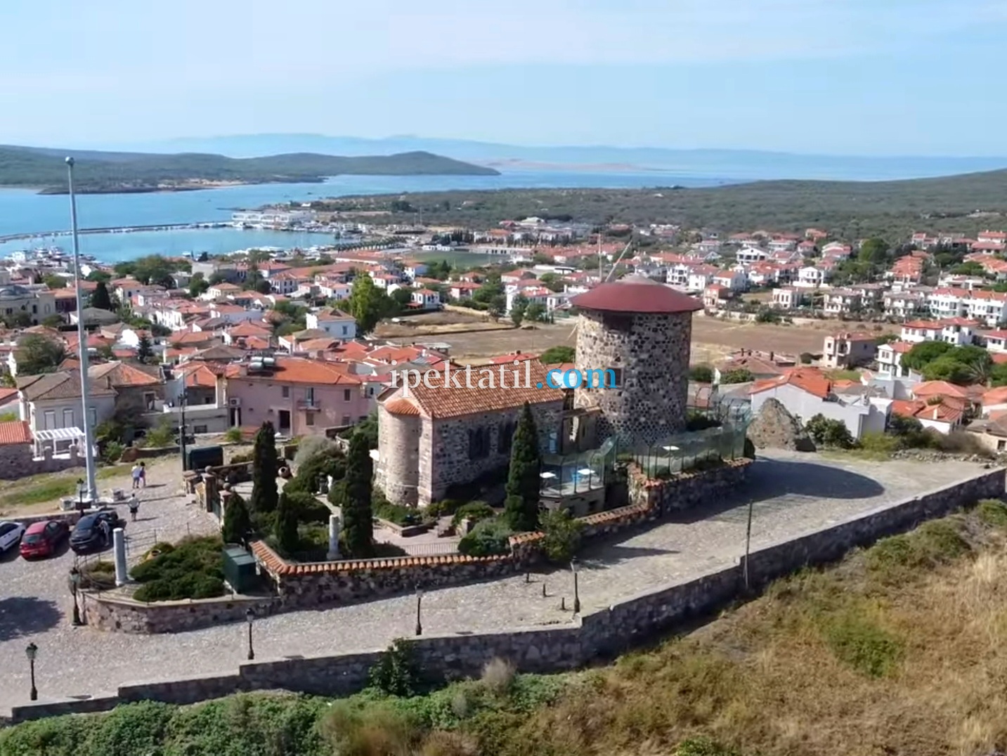 Cunda Adası Aşıklar Tepesi ve Sevim Necdet Kent Kitaplığı