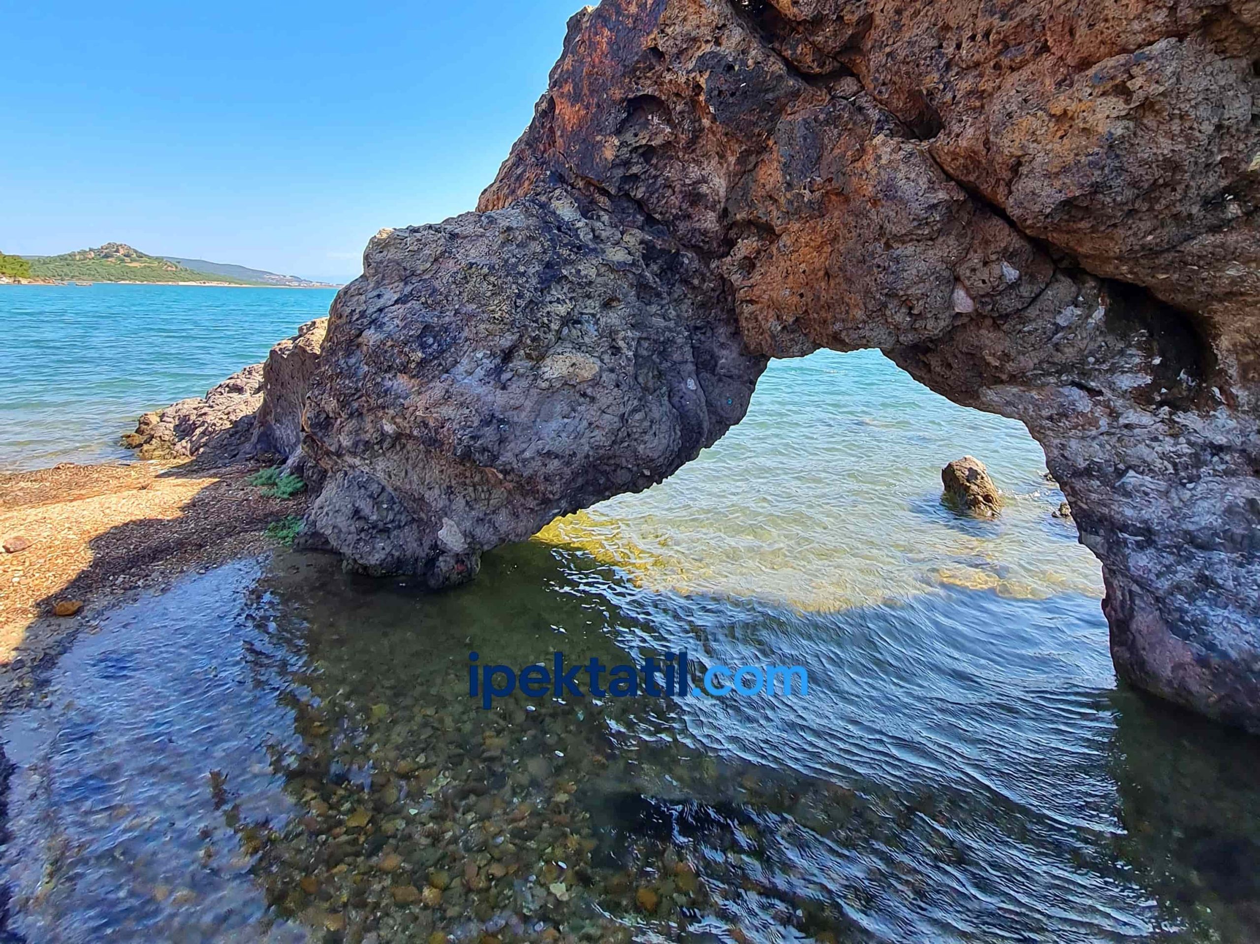 Ayvalık Delikli Kaya'ya Nasıl Gidilir?