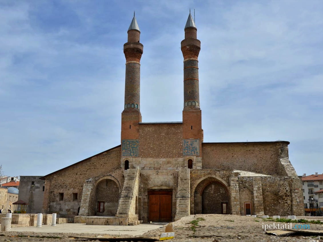 Sivas çift minareli