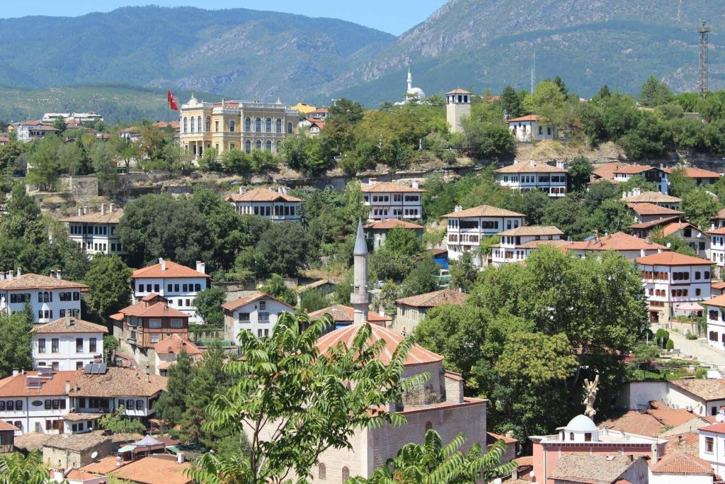 Türkiye’nin en güzel köyleri arasında yer alan Safranbolu’nun tarihi evleri ve köy manzarası