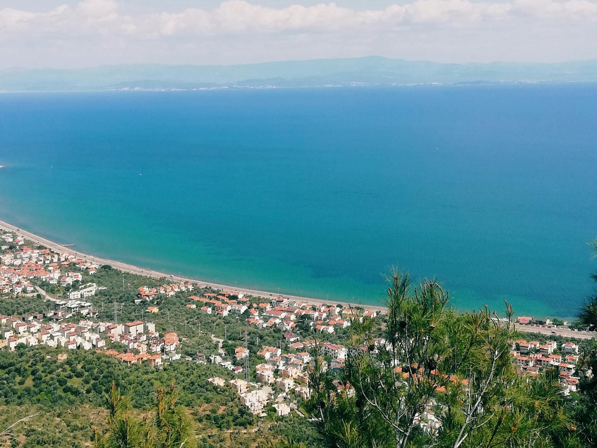 Zeus Altarı’ndan görülen Edremit Körfezi manzarası
