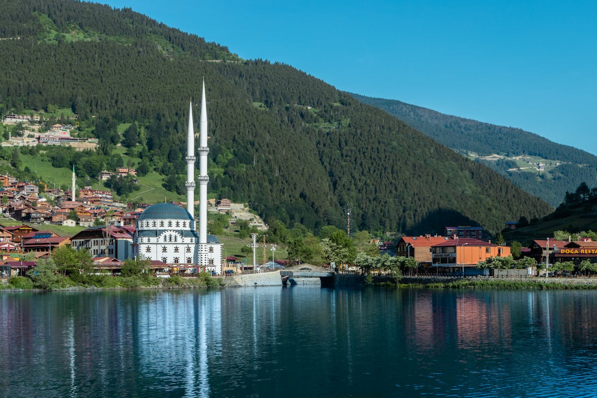 Uzungöl ve çevresindeki Karadeniz doğası genel görünüm