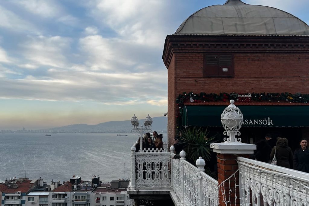 Tarihi Asansör İzmir Tarihi Asansör Görseli